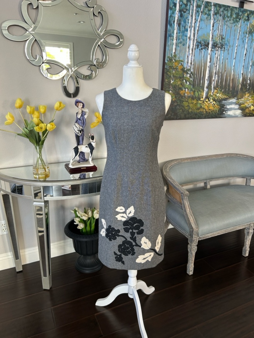 Kay Unger Sleeveless Gray Floral Appliqué Sheath Dress
